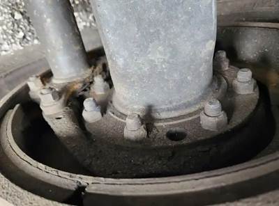 HUB PILOT NA Hub for a 2000 Kenworth W900