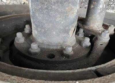 HUB PILOT NA Hub for a 2000 Kenworth W900