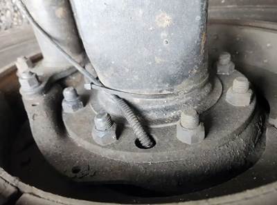 HUB PILOT NA Hub for a 2000 Kenworth W900