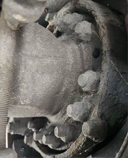 HUB PILOT NA Hub for a 2006 Freightliner M2 106