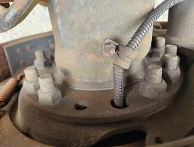 HUB PILOT NA Hub for a 2006 Freightliner Columbia 112