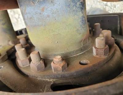 HUB PILOT NA Hub for a 2006 Freightliner Columbia 112