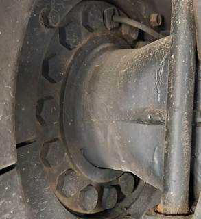 HUB PILOT NA Hub for a 2001 International 4900