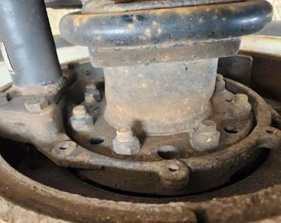 HUB PILOT NA Hub for a 2006 Freightliner Columbia 120