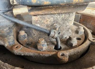 HUB PILOT NA Hub for a 2006 Freightliner Columbia 120