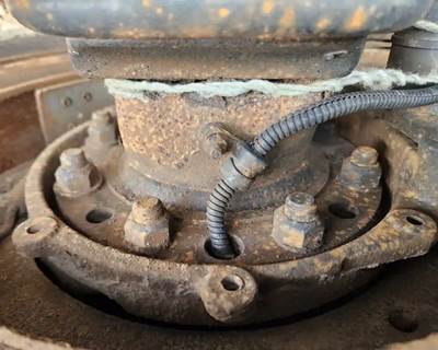 HUB PILOT NA Hub for a 2006 Freightliner Columbia 120