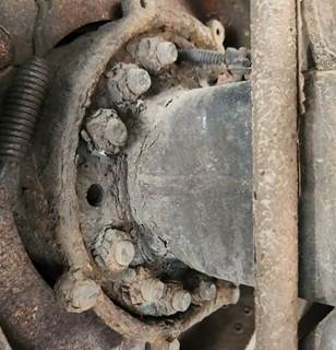 HUB PILOT NA Hub for a 2005 Freightliner M2 106