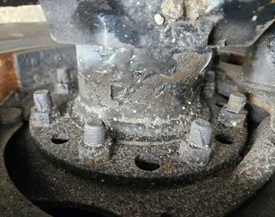 HUB PILOT NA Hub for a 2013 Peterbilt 386