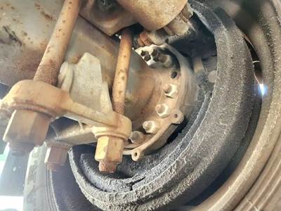 HUB PILOT NA Hub for a 2005 Freightliner M2 106