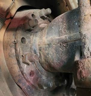 HUB PILOT NA Hub for a 2014 Peterbilt 337