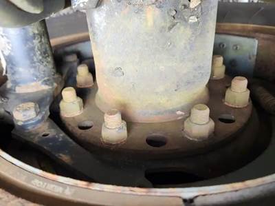 HUB PILOT NA Hub for a 2006 Volvo VNL