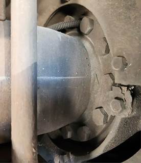 HUB PILOT NA Hub for a 2000 International 4900