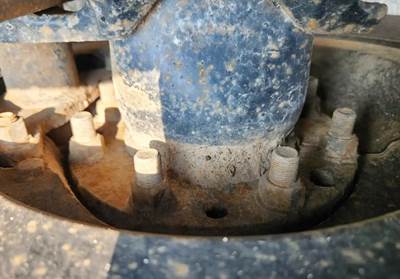 HUB PILOT NA Hub for a 2016 Mack CHU613