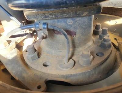 HUB PILOT NA Hub for a 2023 Freightliner Cascadia 126