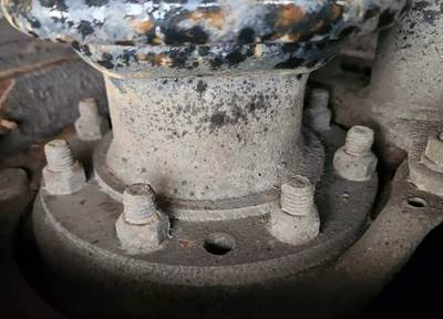 HUB PILOT NA Hub for a 1993 Freightliner FLD120