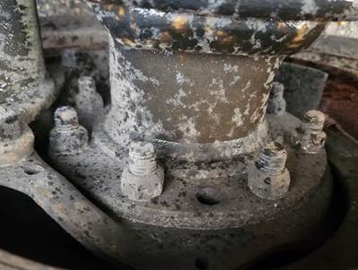 HUB PILOT NA Hub for a 1993 Freightliner FLD120