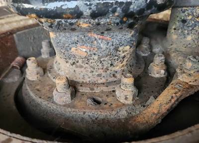 HUB PILOT NA Hub for a 1993 Freightliner FLD120