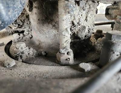 HUB PILOT NA Hub for a 2005 Mack CV713 Granite