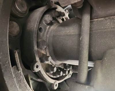HUB PILOT NA Hub for a 2019 Freightliner M2 106