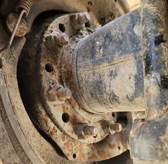 HUB PILOT NA Hub for a 2012 Peterbilt 367