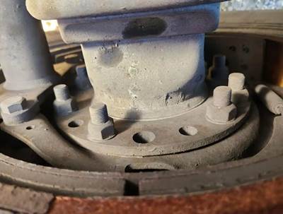 HUB PILOT NA Hub for a 2004 Freightliner Columbia 120