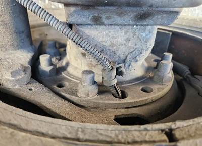 HUB PILOT NA Hub for a 2004 Freightliner Columbia 120