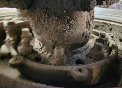HUB PILOT NA Hub for a 2005 Mack CV713 Granite