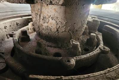 HUB PILOT NA Hub for a 2005 Mack CV713 Granite