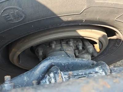 HUB PILOT Hub for a 2014 Peterbilt 388