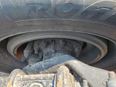 HUB PILOT Hub for a 2014 Peterbilt 388