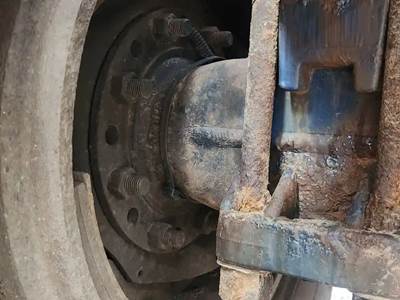 HUB PILOT Hub for a 2015 Peterbilt 337