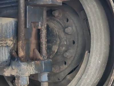 HUB PILOT Hub for a 2015 Peterbilt 337