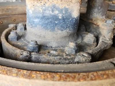 HUB PILOT Hub for a 1996 Kenworth T800