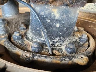 HUB PILOT Hub for a 1996 Kenworth T800