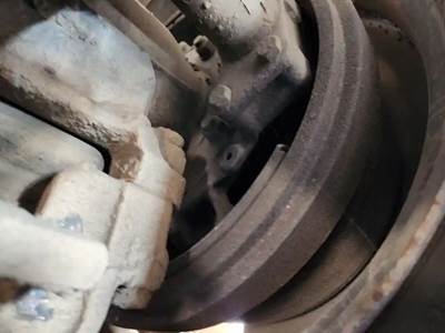 HUB PILOT Hub for a 2001 Mack RD688S