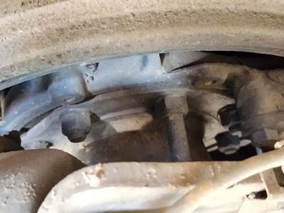 HUB PILOT Hub for a 2001 Mack RD688S