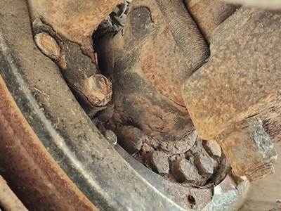 HUB PILOT Hub for a 2003 International 2574