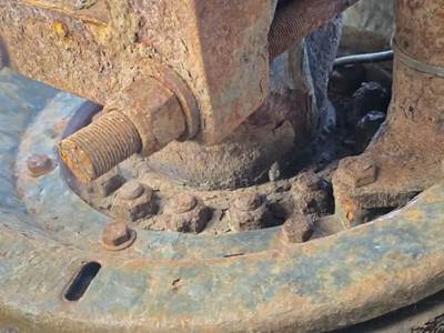 HUB PILOT Hub for a 2002 International 2574