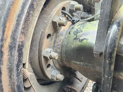 HUB PILOT Hub for a 2016 Peterbilt 579