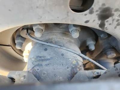 HUB PILOT Hub for a 2024 Mack Anthem