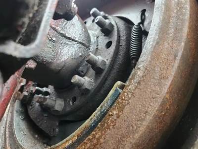 HUB PILOT Hub for a 2007 Freightliner Columbia 120