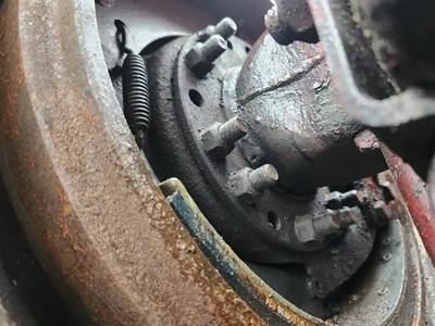 HUB PILOT Hub for a 2007 Freightliner Columbia 120