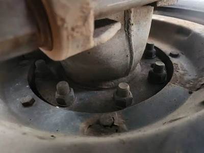 HUB PILOT Hub for a 2016 Mack GU713