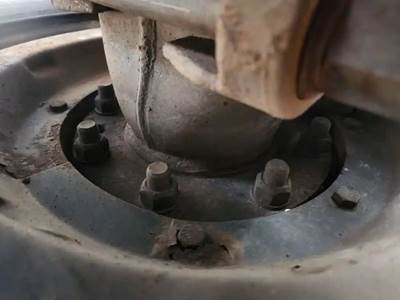 HUB PILOT Hub for a 2016 Mack GU713