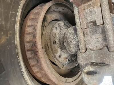 HUB PILOT Hub for a 2006 Kenworth T300