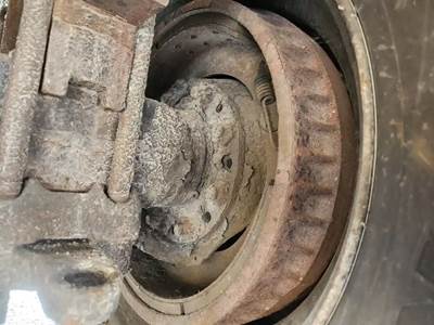 HUB PILOT Hub for a 2006 Kenworth T300