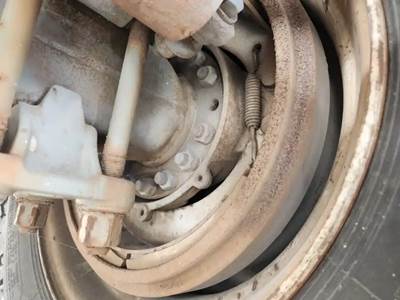 HUB PILOT Hub for a 2005 Freightliner M2 106
