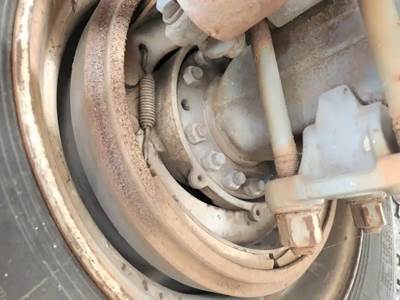 HUB PILOT Hub for a 2005 Freightliner M2 106