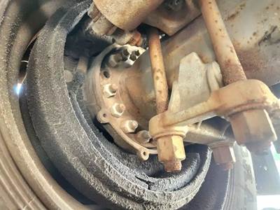 HUB PILOT Hub for a 2005 Freightliner M2 106