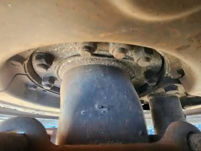 HUB PILOT Hub for a 1997 Volvo FE